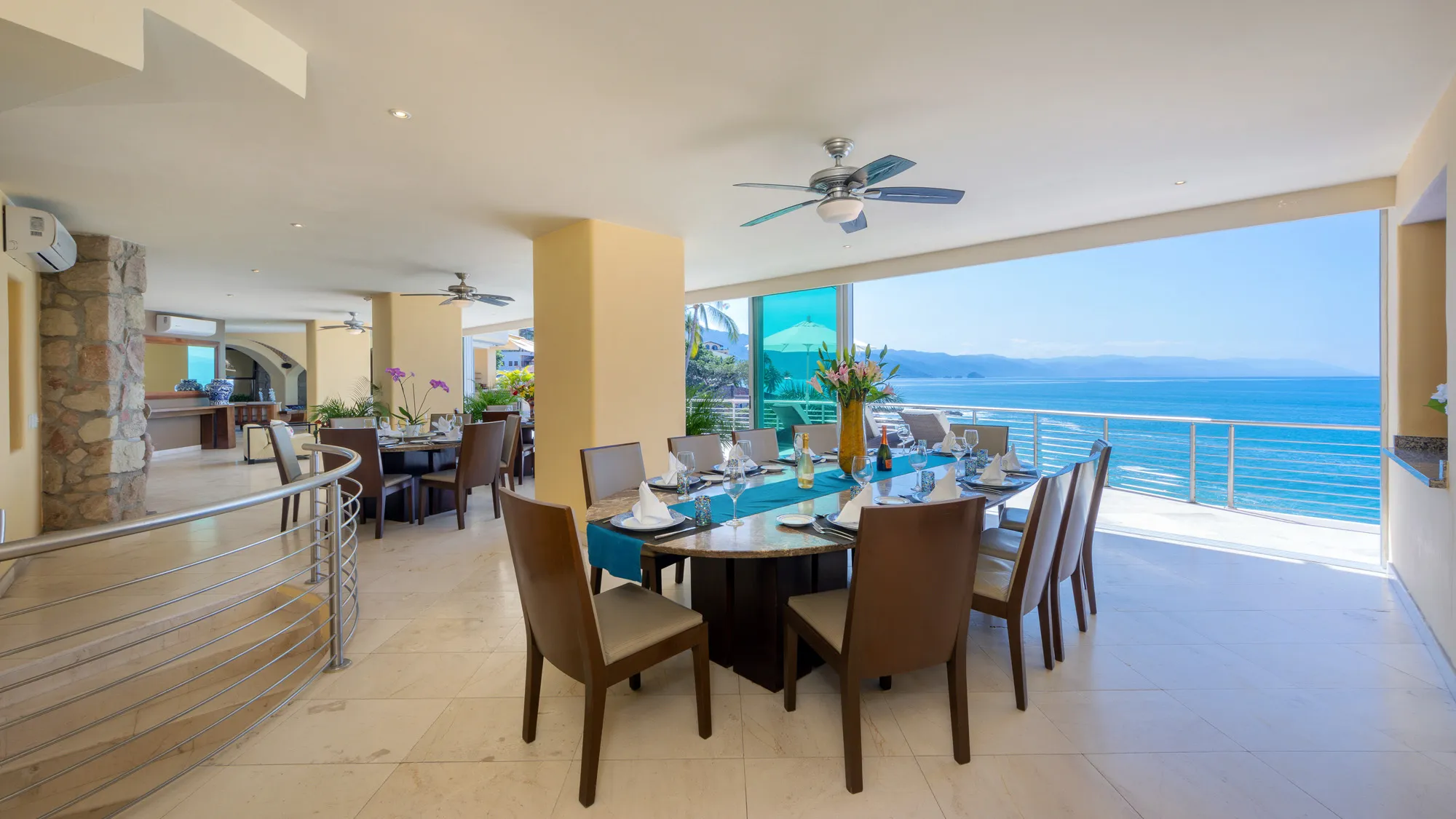 Villa Montecito dining area