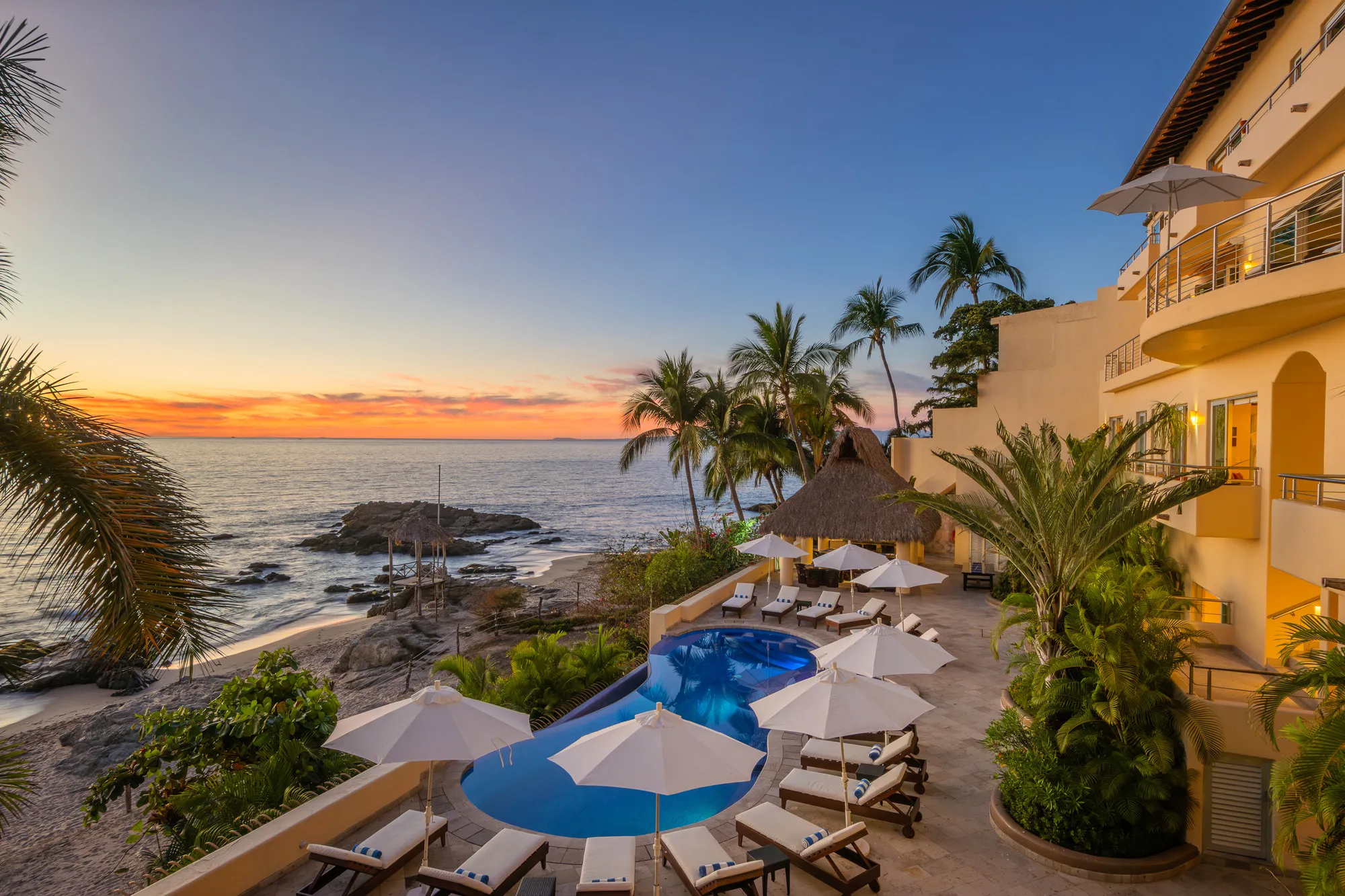 Luxury Beachfront Hotel with pool