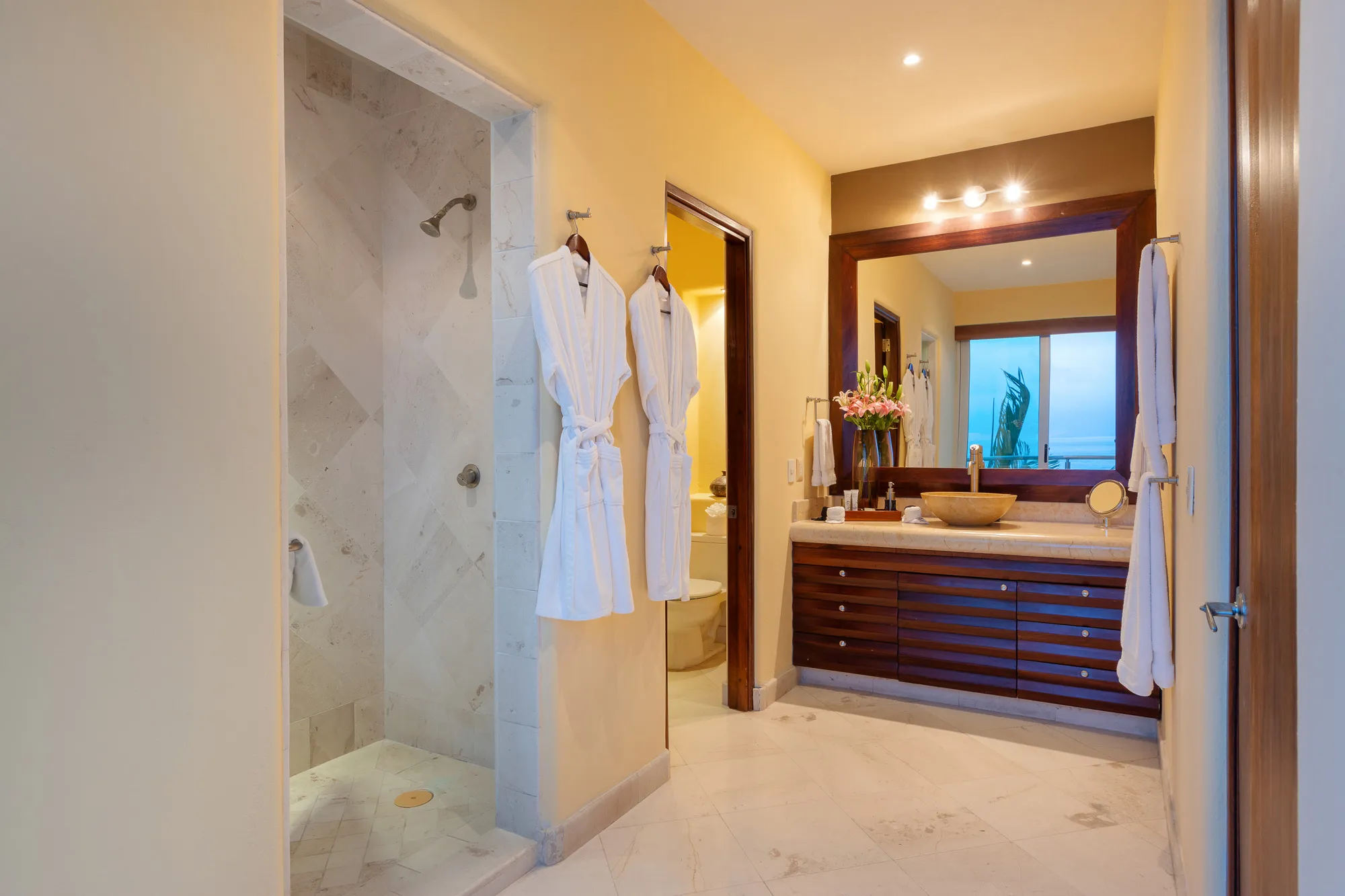 Villa Montecito suite and bath