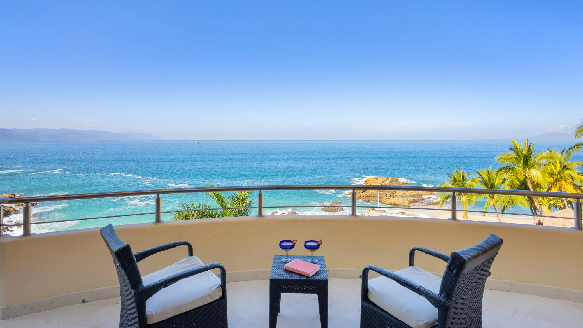 Villa Montecito suite and bath overlooking ocean