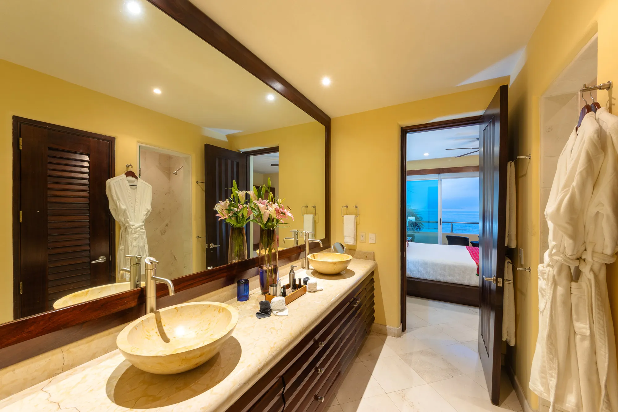 Villa Montecito suite and bath