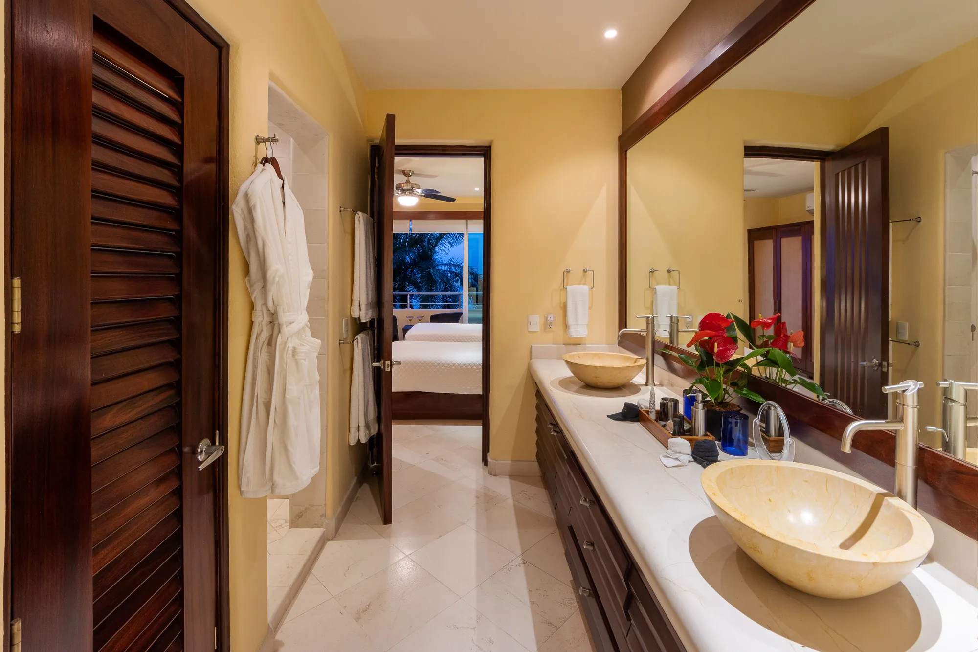 Villa Montecito suite and bath