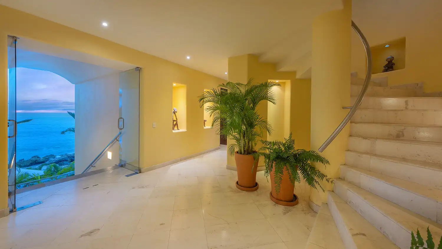 Lobby Villa Montecito house for rent